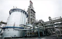 Giá dầu thế giới chạm mức cao nhất nhiều năm